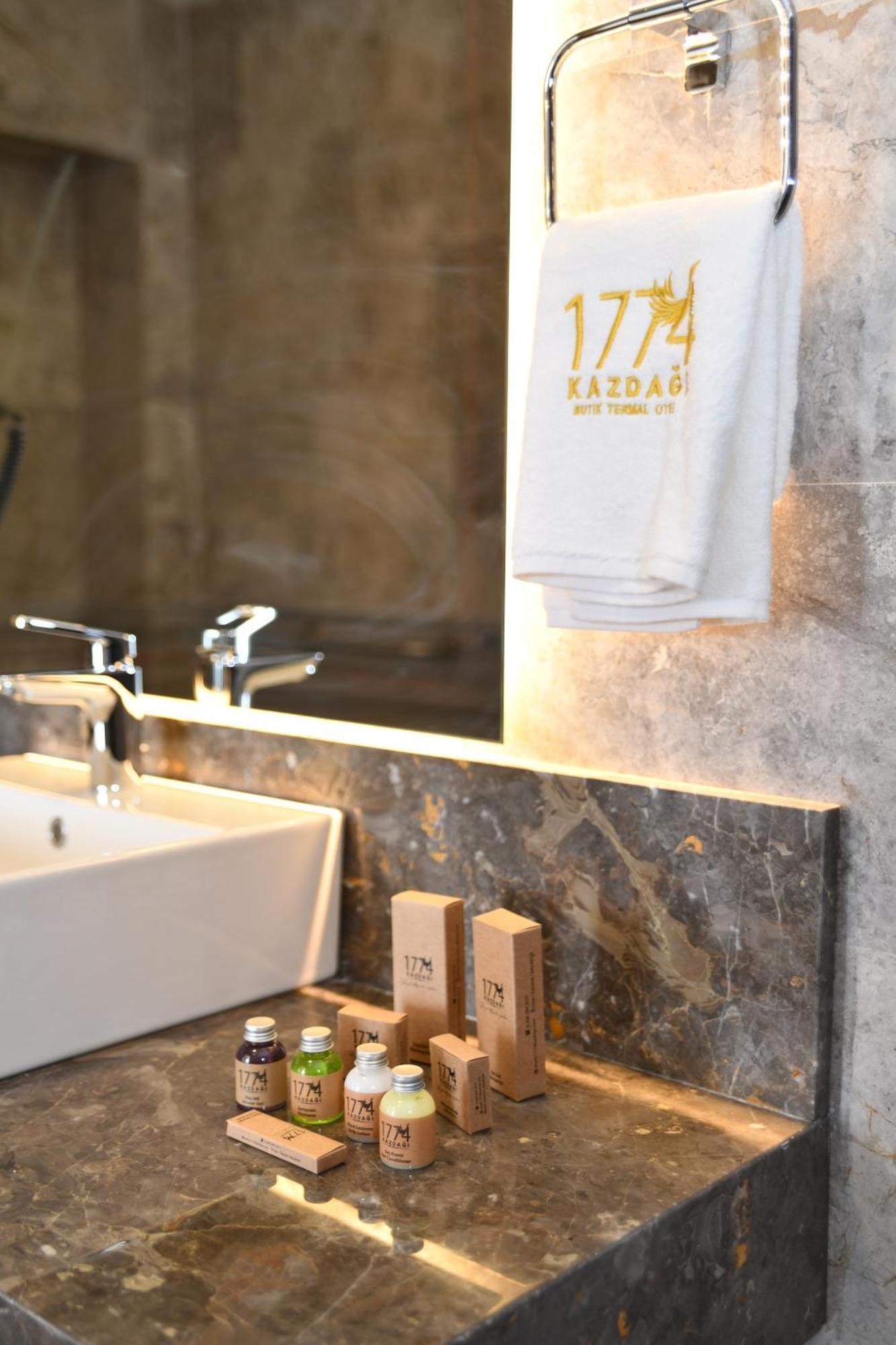 1774 คัสดากิ เทอมอล บูทิก โอเทล Hotel Gure ภายนอก รูปภาพ
